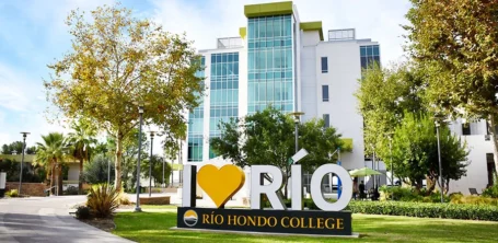 Modern building with glass windows at Río Hondo College, featuring a prominent 